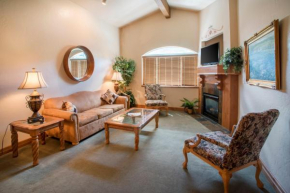 Villa 1 Bed 1 Bath Full Kitchen